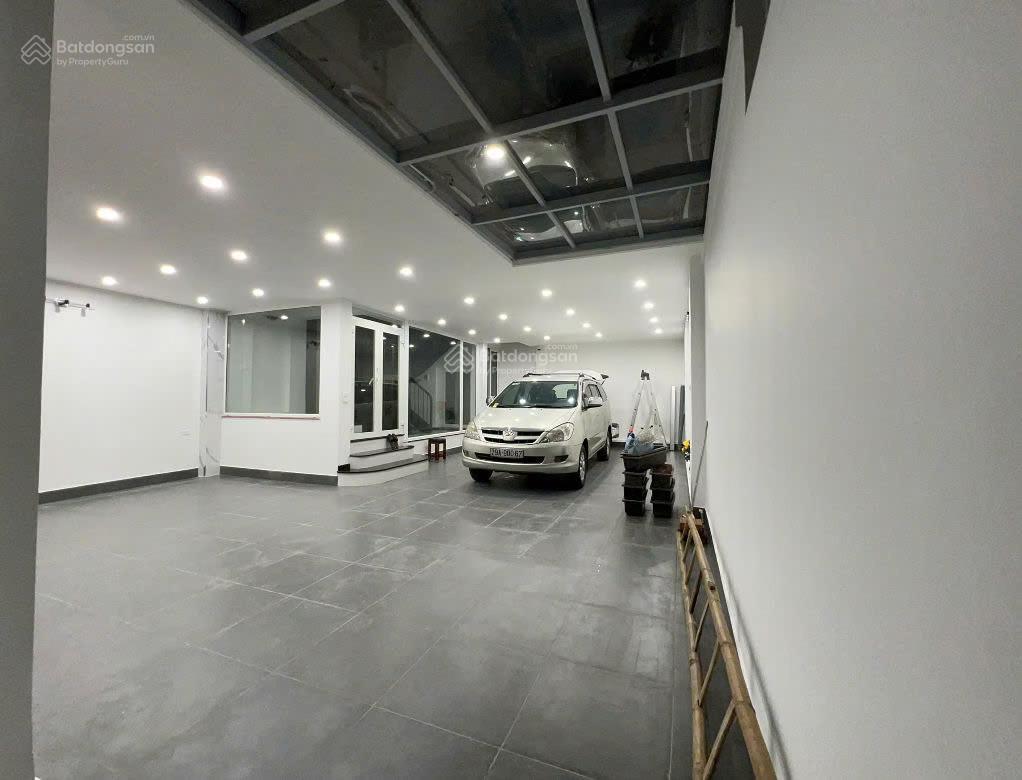 Cho thuê nhà lạc long quân  tây hồ, 65m x 5 tầng, mt 5m, thông sàn, thang máy, ngõ tô tải, 22tr