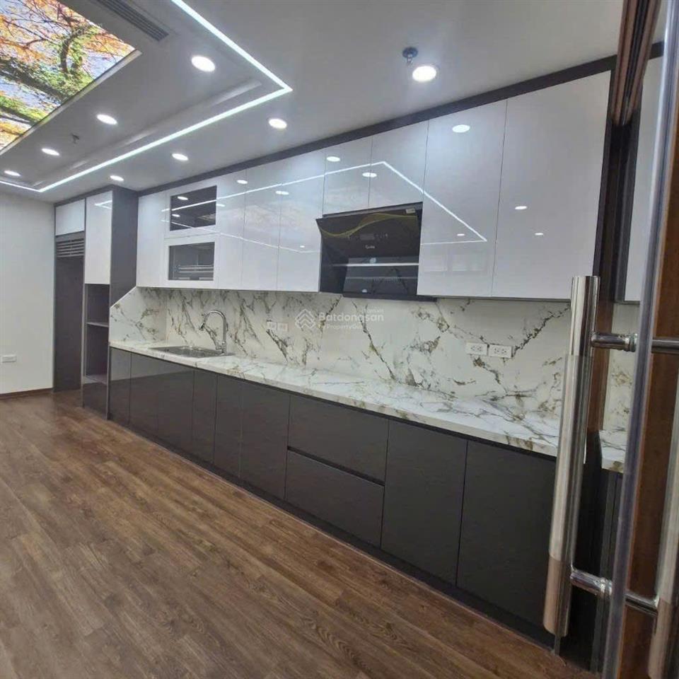 Chính chủ cho thuê nhà phân lô mới tinh quan nhân, 80m x 9 tầng, thông sàn, thang máy, 45tr