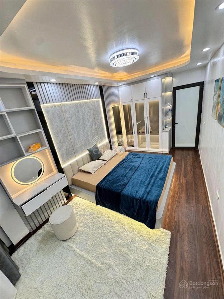 Cho thuê nhà vũ trọng phụng, nhân chính 50m2 x 6 tầng, oto đỗ cửa, full điều hoà nl, thang máy 22tr