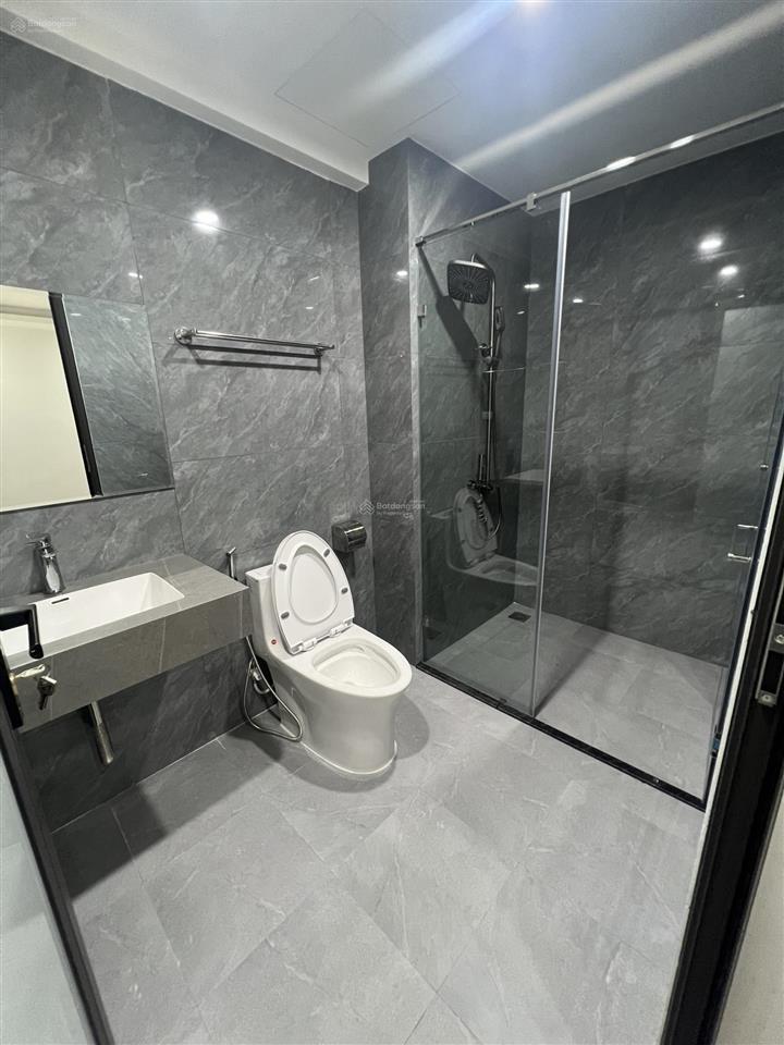 Chính chủ cho thuê nhà nguyễn chánh 100mx7t, mt 5m, thông sàn, thang máy, oto ra vào thoải mái 70tr