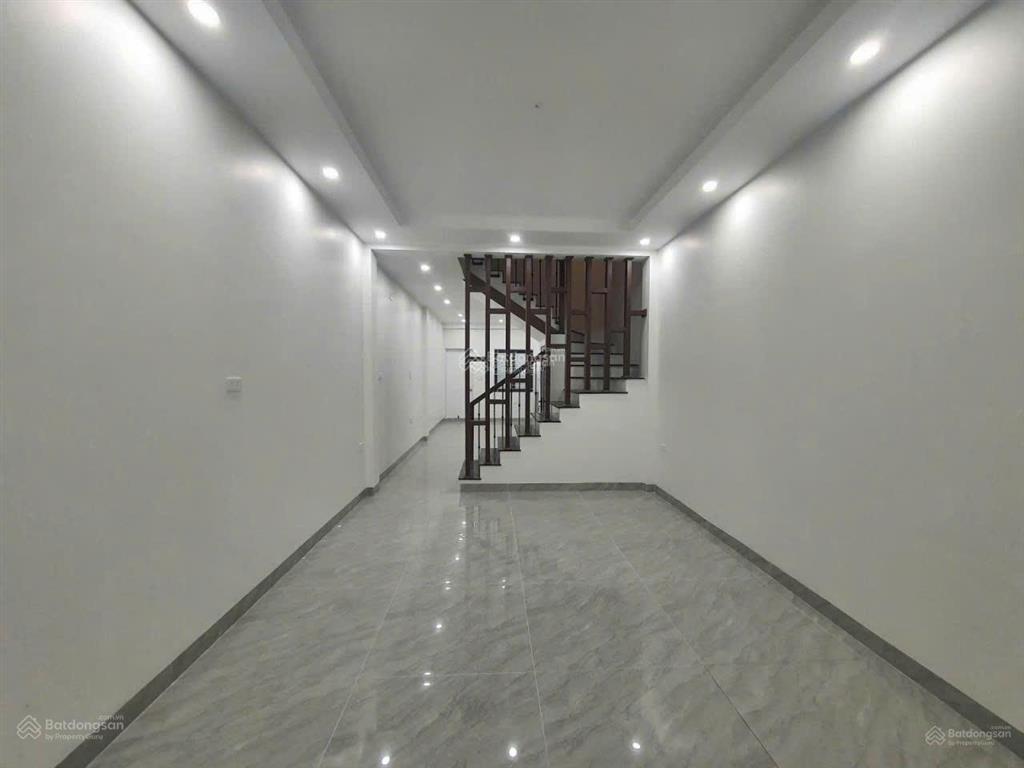 Chính chủ cho thuê nhà nguỵ như kon tum  khuất duy tiến, 60m2 x 5 tầng, nhà thoáng, ngõ rộng, 18tr