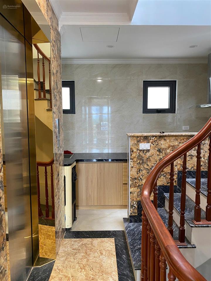 Cho thuê nhà mới đẹp lạc long quân 200m x 4 tầng, thang máy, sân vườn rộng, full nội thất 40tr
