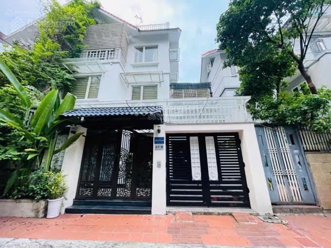 Cho thuê nhà mới đẹp lạc long quân 200m x 4 tầng, thang máy, sân vườn rộng, full nội thất 40tr