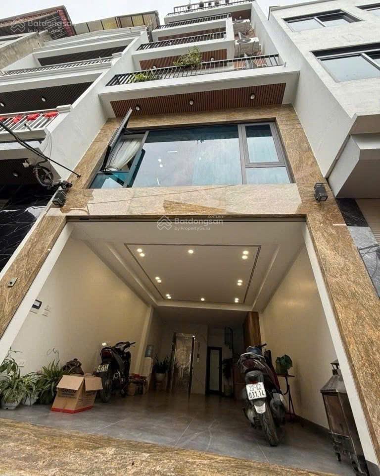 Cho thuê nhà láng hạ  đống đa 70m2 7 tầng, thang máy vù vù, đường 4 làn ô tô  30tr/th