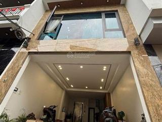 Cho thuê nhà láng hạ  đống đa 70m2 7 tầng, thang máy vù vù, đường 4 làn ô tô  30tr/th