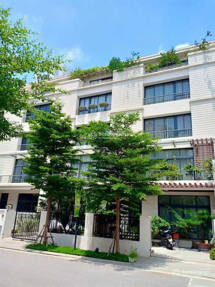Cho thuê nhà hoàng quốc việt cầu giấy 70m2 6 tầng, thang máy vù vù, 28tr/th