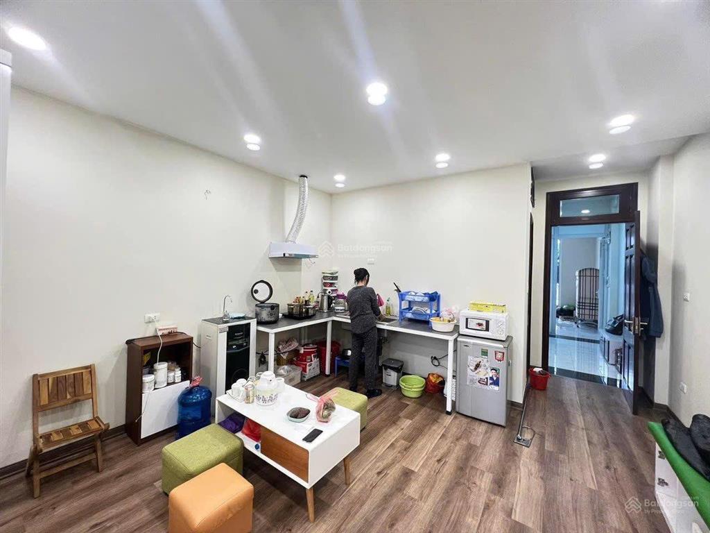 Cho thuê nhà 70m2, 5 tầng nguyễn thị định, nhà mới toanh, ô tô đỗ cửa, kinh doanh tốt, làm vp, ở