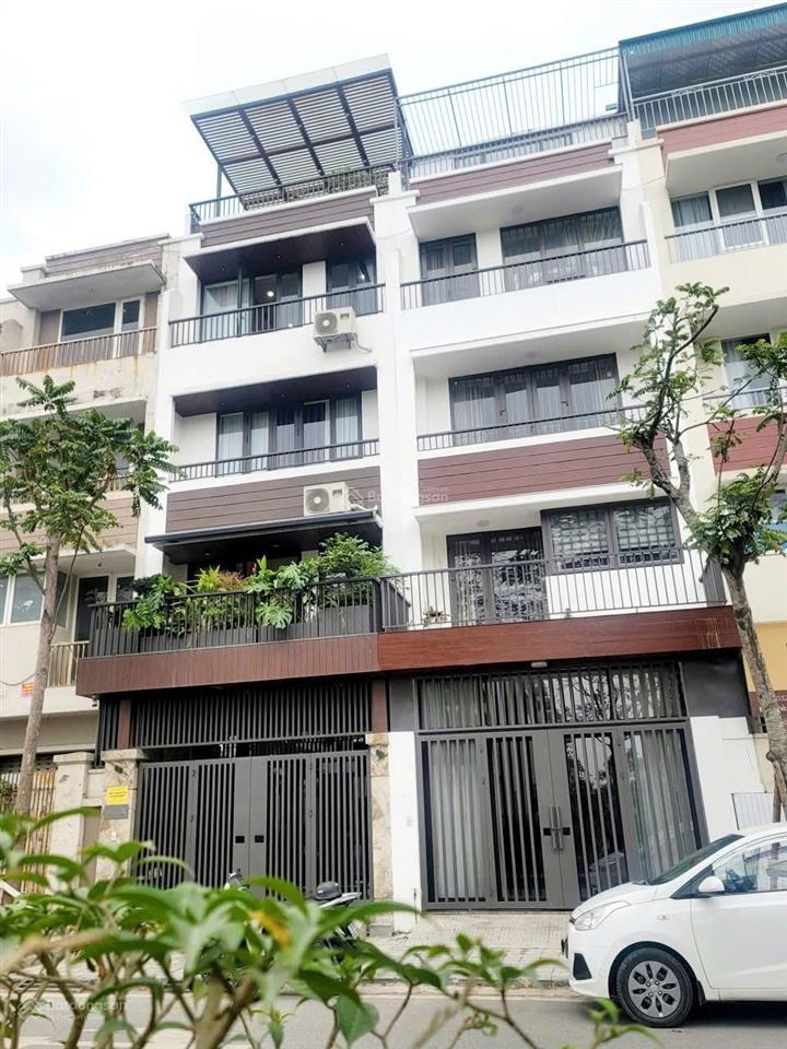 Cho thuê nhà phố hoàng quốc việt 70m2 5 tầng, 20tr, nhà mới, cực thoáng