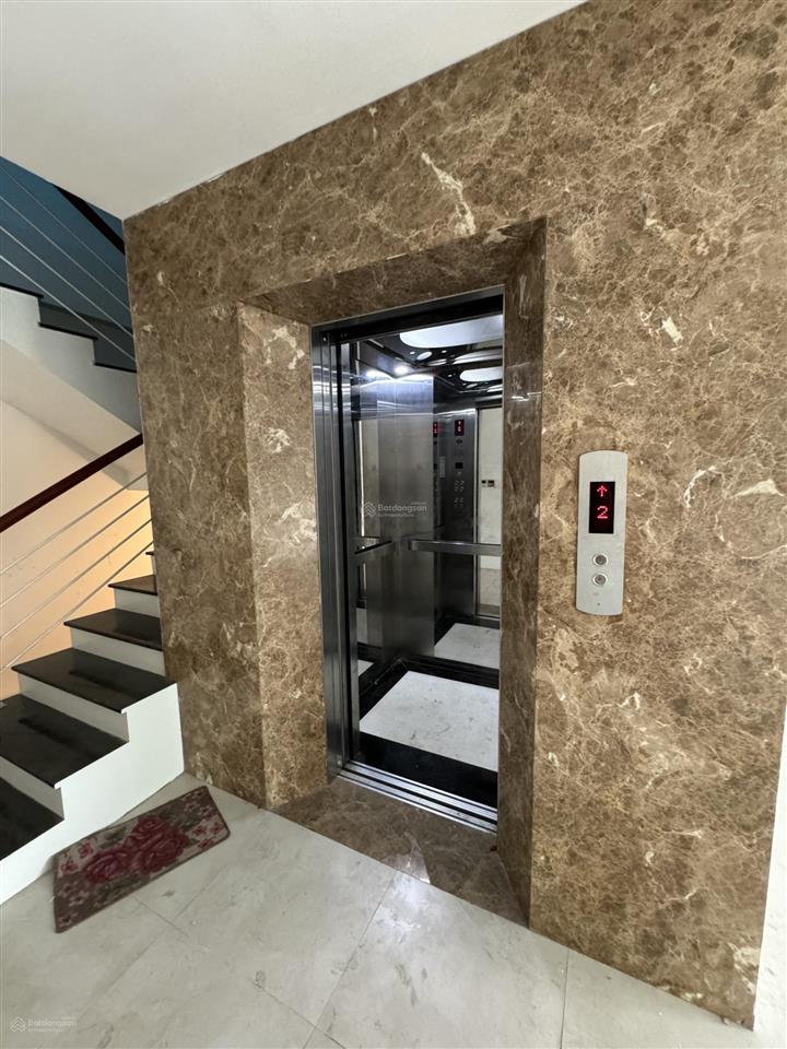 Cho thuê lô góc mặt tiền 8m tại phố trung kính 80m2, thang máy vù vù, 35tr/tg