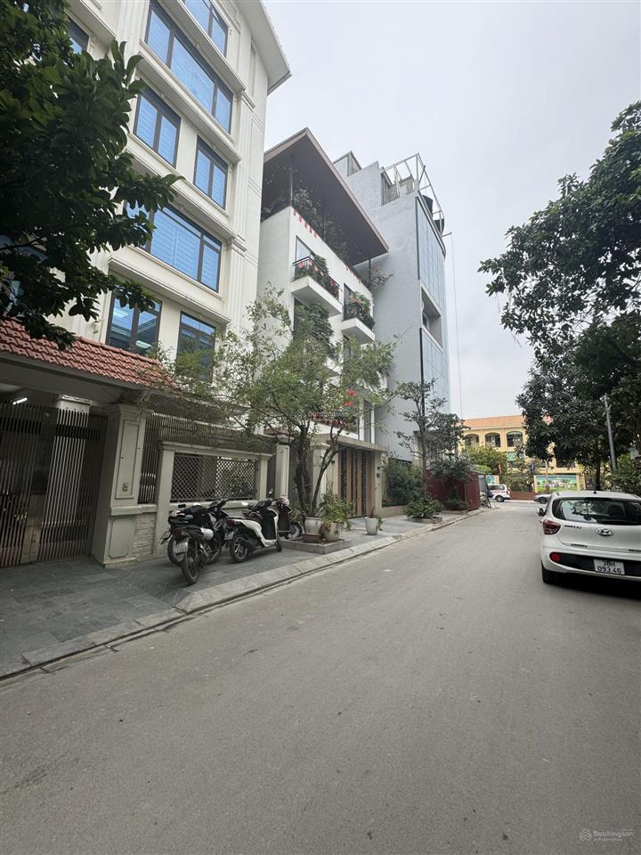 Cho thuê lô góc mặt tiền 8m tại phố trung kính 80m2, thang máy vù vù, 35tr/tg