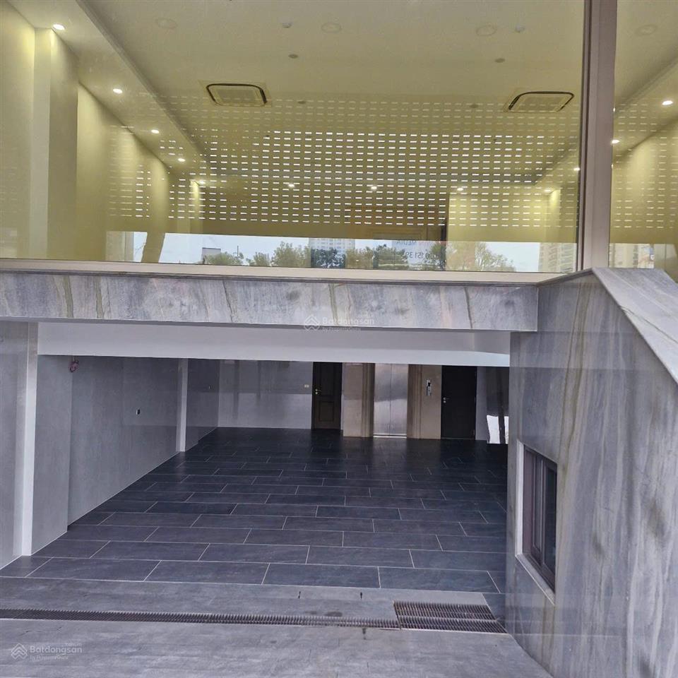 Mời thuê trung kính gần nguyễn chánh 150m2 5 tầng, 1 hầm, mặt tiền 10m, xe tải tránh, khu vip
