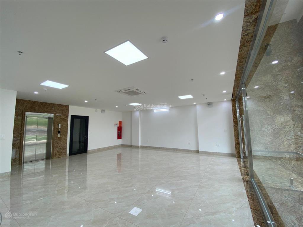 Cho thuê toà nhà nguyễn trãi 120m2 6 tầng, mặt tiền 8m, đỗ 57 ô tô, 55tr/th