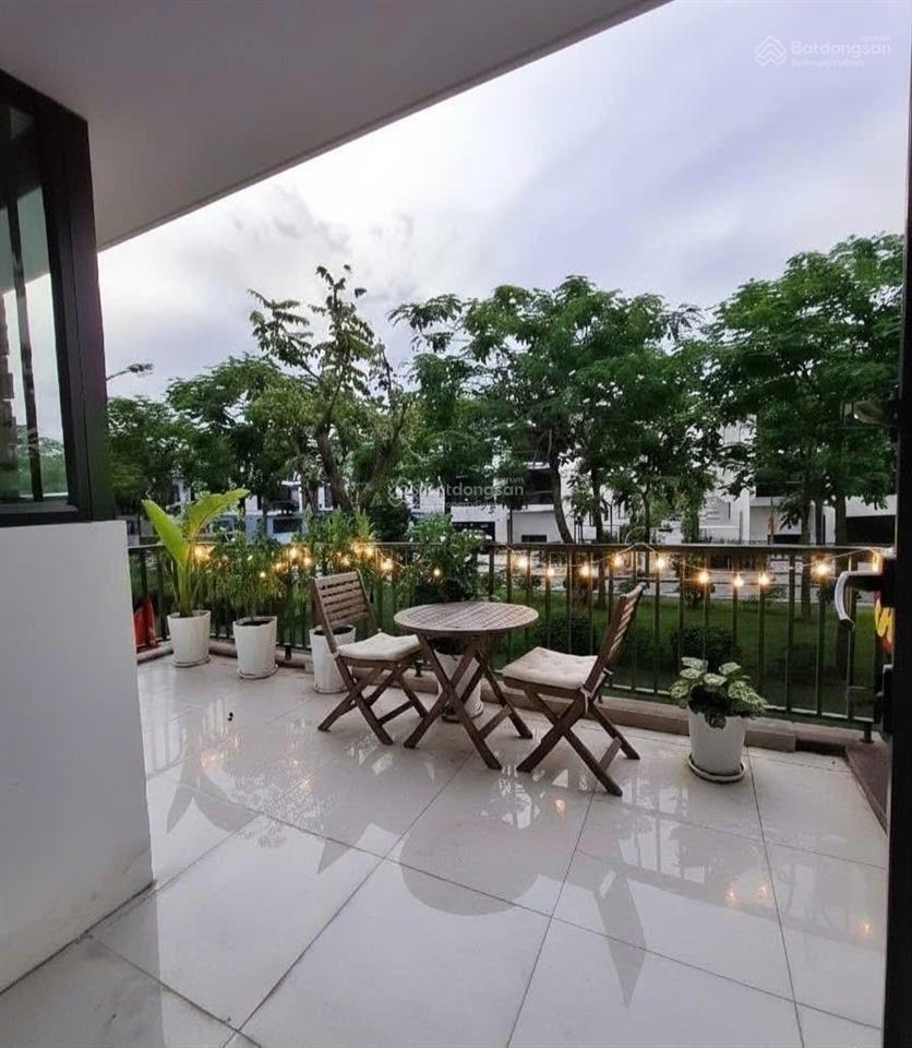 Cho thuê toà nhà lô góc khuất duy tiến 170m2 4 tầng, mặt tiền 10m, đỗ 5 7 ô tô