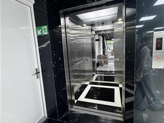 Cho thuê nhà lạc long quân tổng 350m2 mặt tiền 10m, gồm 2 tầng 12, thang máy riêng, 68tr/th