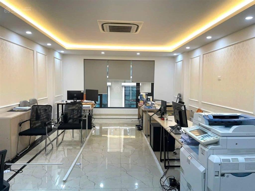 Cho thuê tòa nhà hoàng cầu đống đa 90m² 8 tầng, thang máy, xe tải dừng đỗ, 50tr/th