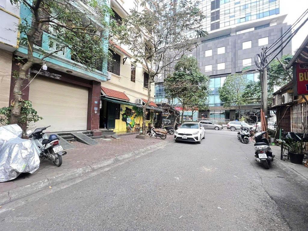 Cho thuê tòa nhà hoàng cầu đống đa 90m² 8 tầng, thang máy, xe tải dừng đỗ, 50tr/th