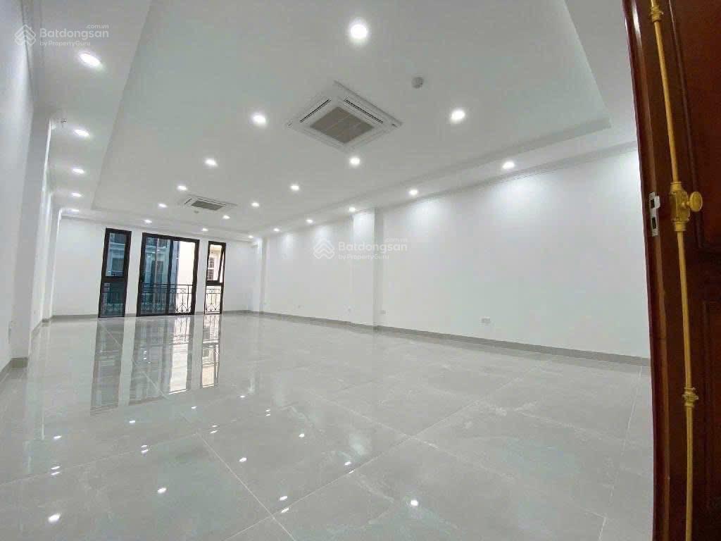 Cho thuê tòa nhà hoàng cầu đống đa 90m² 8 tầng, thang máy, xe tải dừng đỗ, 50tr/th