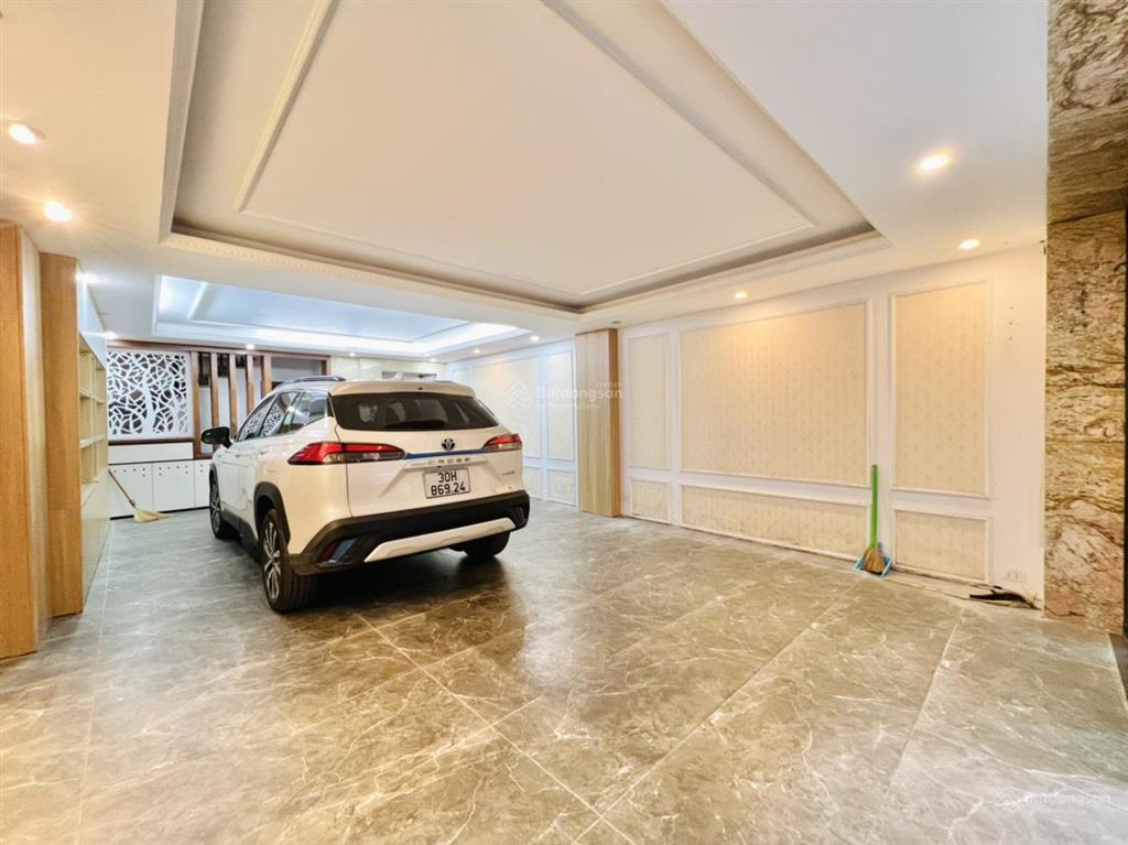 Hoàng quốc việt  nghĩa đô  cầu giấy 120m²  5 tầng, mặt tiền 8m, 5 ô tô đỗ thoải mái, 55tr/th