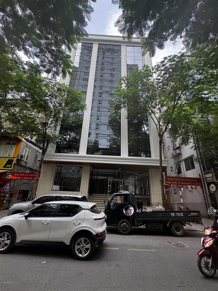 Tòa nhà phố nguyễn trãi  ngã tư sở 160m² 8 tầng có hầm, mặt tiền 10m, vừa hoàn thiện, 138tr/th