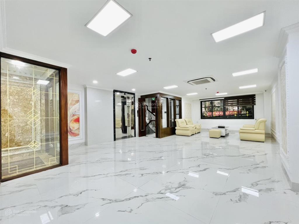 Cho thuê nhà trường chinh  ngã tư sở gần đh y  70m2 7 tầng, thang máy, mặt tiền rộng, 30tr/th
