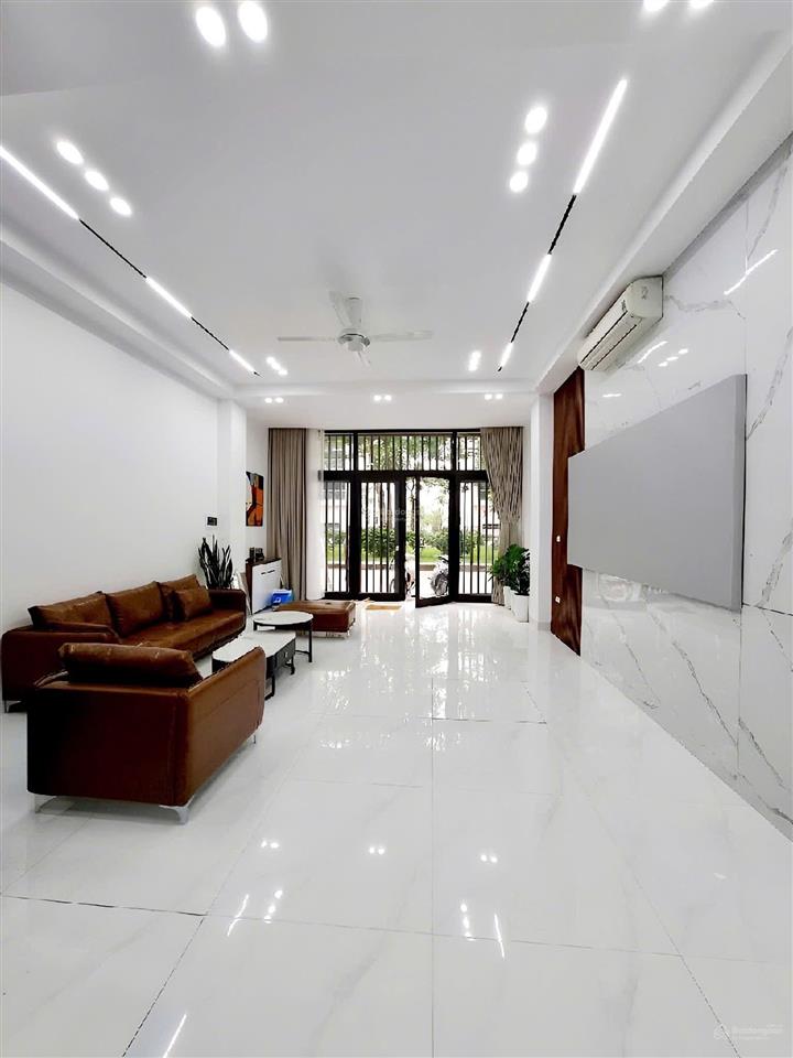 Cho thuê nhà phân lô đội cấn gần linh lang, phan kế bính 85m2 5 tầng, mt rộng, gara 2 ô tô, 32tr