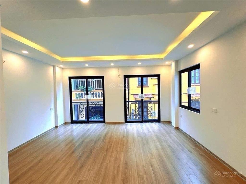 Cho thuê nhà phân lô đội cấn gần linh lang, phan kế bính 85m2 5 tầng, mt rộng, gara 2 ô tô, 32tr