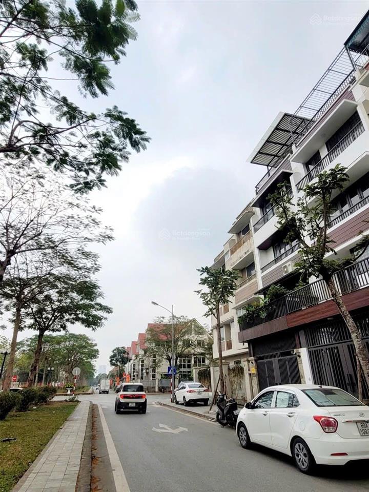 Cho thuê nhà phân lô đội cấn gần linh lang, phan kế bính 85m2 5 tầng, mt rộng, gara 2 ô tô, 32tr