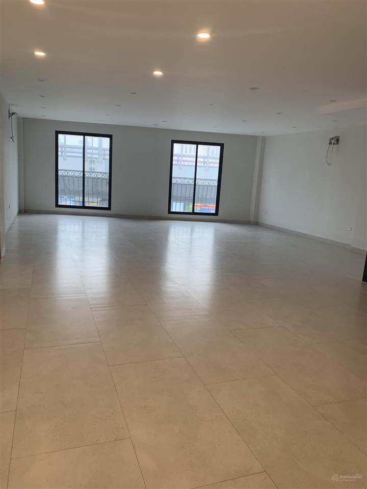 Cho thuê nhà trung kính đôi, yên hòa cầu giấy 100m² 5 tầng, xe tải dừng đỗ, 30tr/th