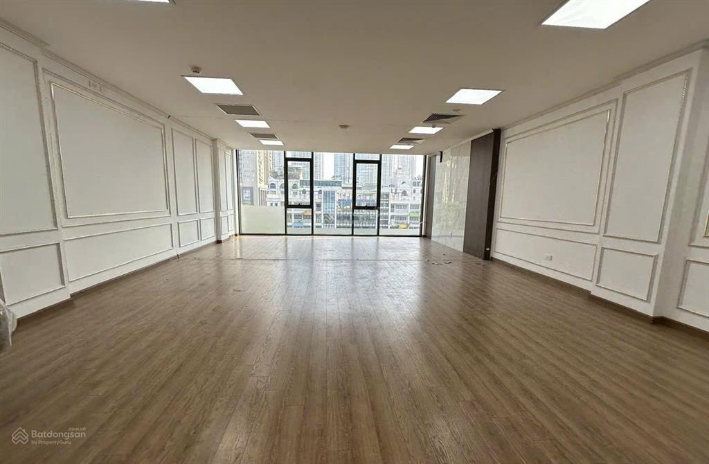 Cho thuê nhà võ chí công sang lạc long quân 150m2 5t, mặt tiền 8m, cạnh chân đế cc, vp, 45tr/th