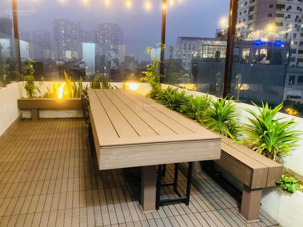 Cho thuê nhà lạc long quân  tây hồ 200m2 4 tầng thang máy có sân vườn, nội thất cao cấp, 45tr/th