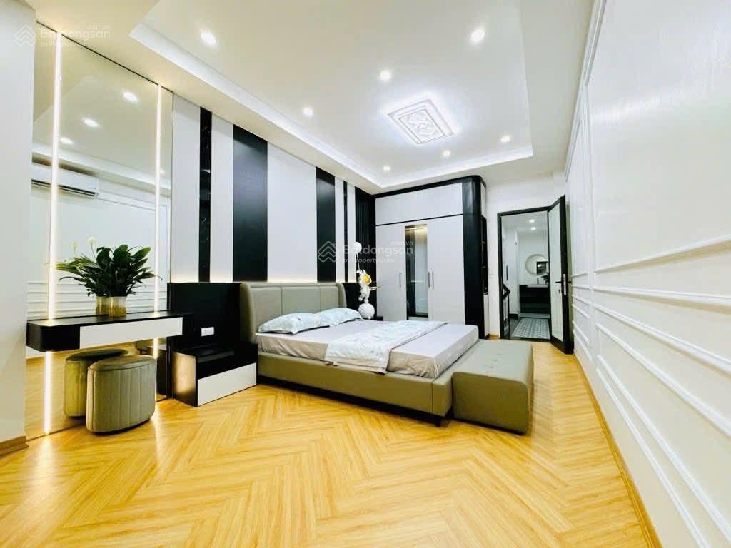 Cho thuê nhà âu cơ  tây hồ 60m2  6 tầng, có thang máy, có gara ô tô  15tr/th