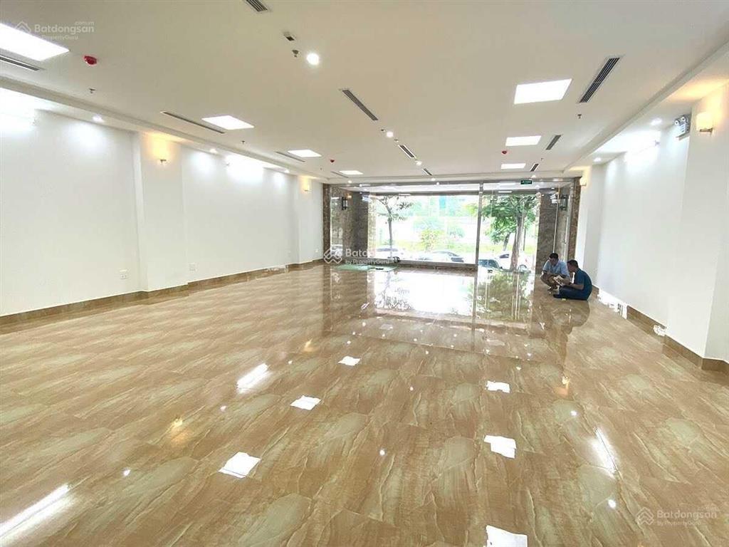 Cho thuê nhà phân lô 120m2 6 tầng mặt tiền 12m, nhà vừa hoàn thiện mới, ô tô đỗ 57 chiếc, 65tr/th
