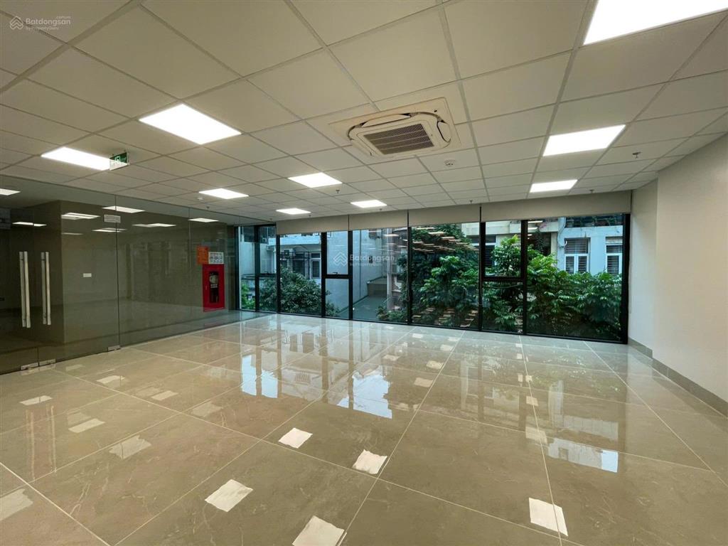 Cho thuê nhà phân lô 120m2 6 tầng mặt tiền 12m, nhà vừa hoàn thiện mới, ô tô đỗ 57 chiếc, 65tr/th