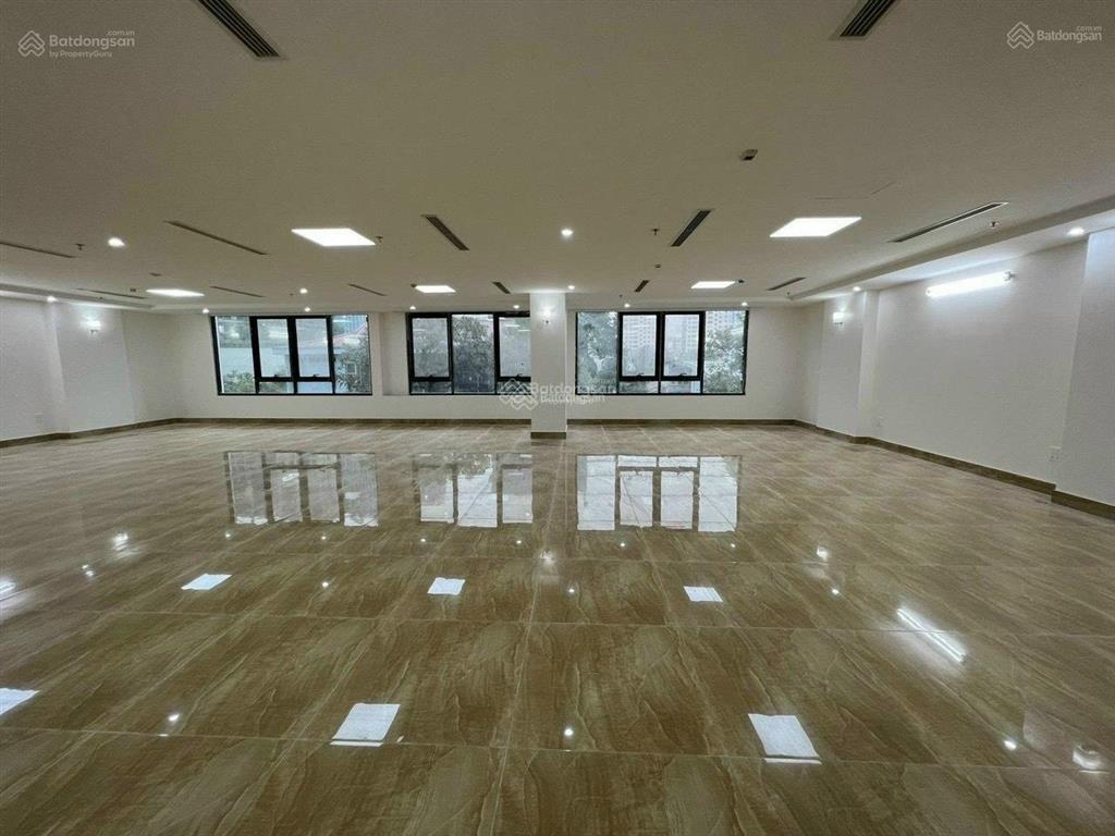 Cho thuê nhà phân lô 120m2 6 tầng mặt tiền 12m, nhà vừa hoàn thiện mới, ô tô đỗ 57 chiếc, 65tr/th