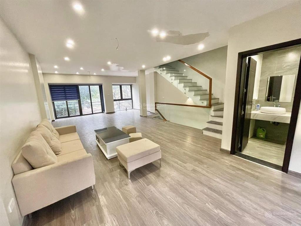Cho thuê nhà thái hà  đống đa 100m2 4 tầng, đường 4 làn ô tô 12m, hợp văn phòng, lớp học, 35tr/th