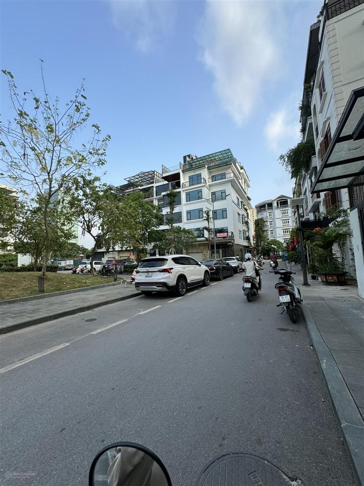 Tòa nhà lô góc phố tung hòa, trung yên 180m2 6 tầng, 1 hầm, ôtô đỗ 57c, thang máy nhập khẩu, 85tr