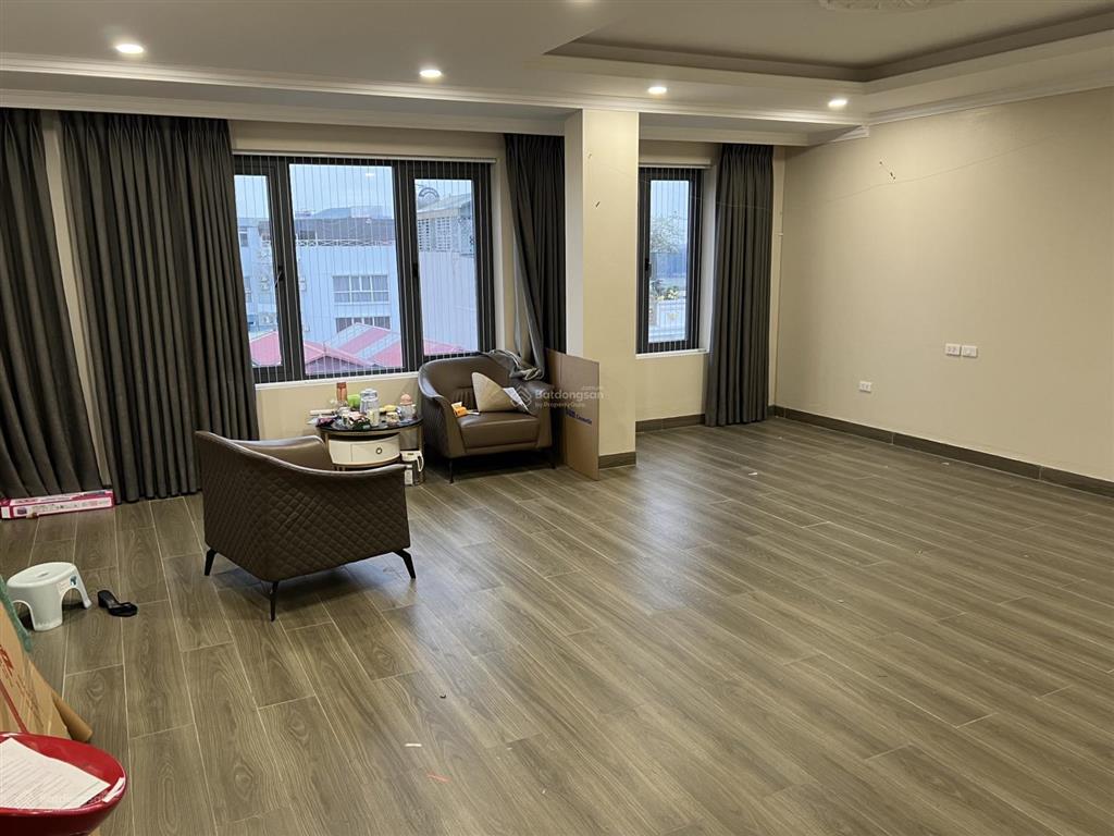 Cho thuê nhà hoàng cầu  ô chợ dừa 80m2 5 tầng, nhà 2 mặt tiền thoáng, hợp văn phòng, lớp học...