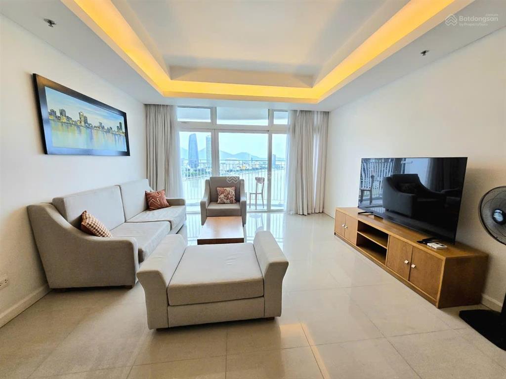 Cho thuê căn hộ 2 phòng ngủ diện tích rộng  full nội thất  tầng cao, view cầu sông hàn
