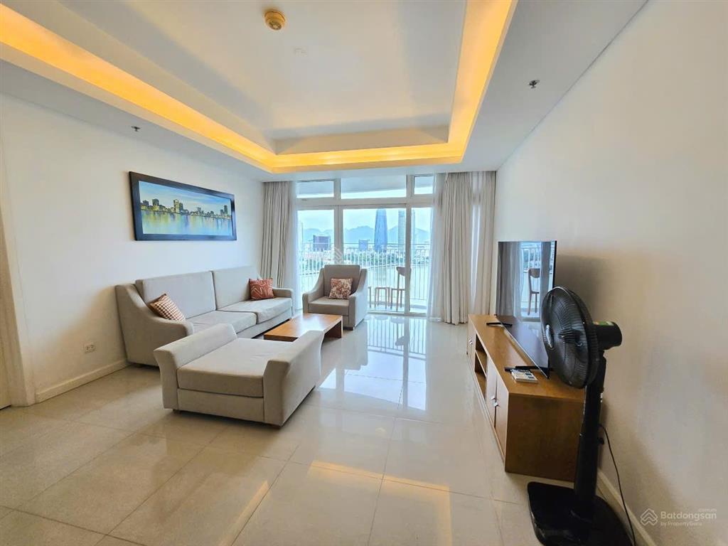 Cho thuê căn hộ 2 phòng ngủ diện tích rộng  full nội thất  tầng cao, view cầu sông hàn