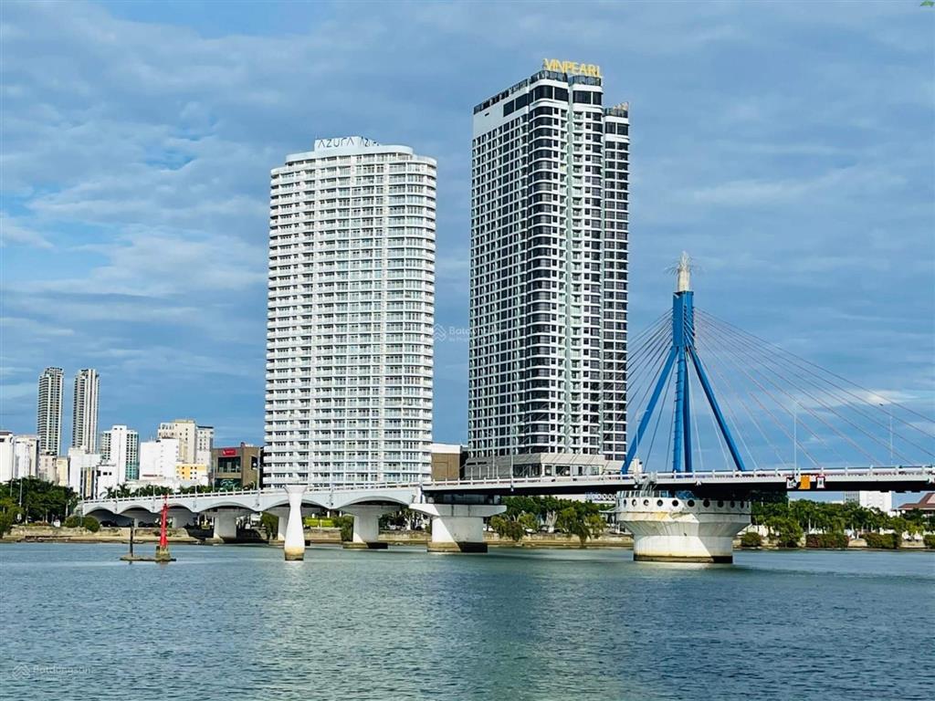 Cho thuê căn hộ 2 phòng ngủ diện tích rộng  full nội thất  tầng cao, view cầu sông hàn