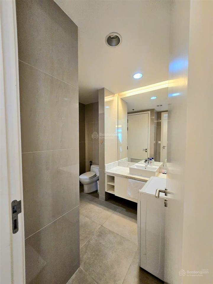 Cho thuê căn hộ 2 phòng ngủ diện tích rộng  full nội thất  tầng cao, view cầu sông hàn
