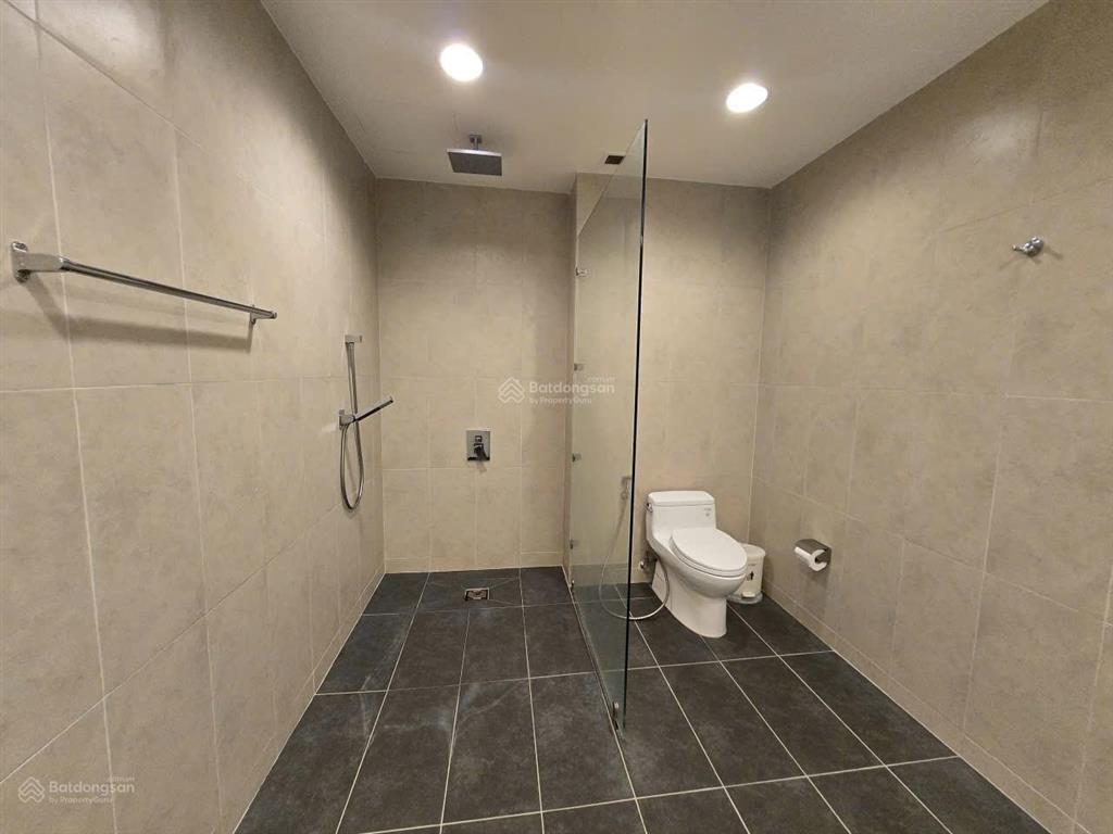 Cho thuê căn hộ 2 phòng ngủ diện tích rộng  full nội thất  tầng cao, view cầu sông hàn