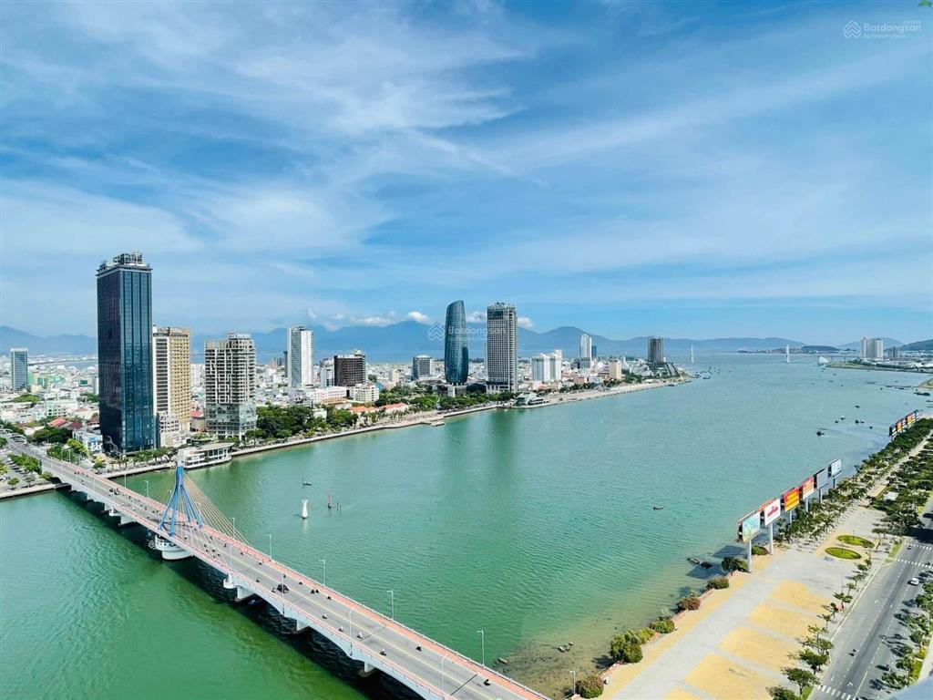 Cho thuê căn hộ 2 phòng ngủ diện tích rộng  full nội thất  tầng cao, view cầu sông hàn