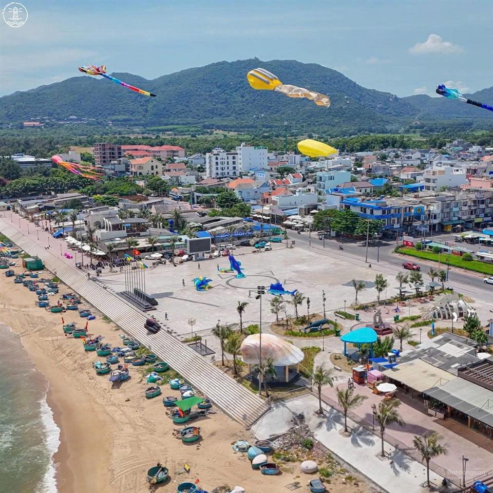 Ngộp ngân hàng nên anh hải bán rẻ căn nhà ngay biển phước hải brvt cách bãi tắm 300 m giá 6tỷ3