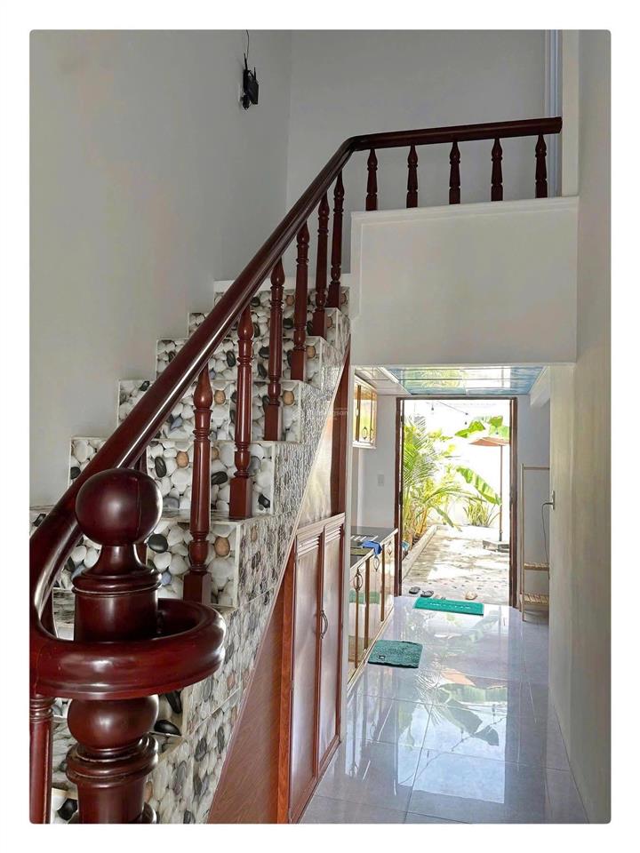 Bán gấp căn nhà 3 mặt tiền view biển phước hải brvt siêu đẹp ngang 5,7x19 nở hậu 5,9m giá chỉ 11tỷ