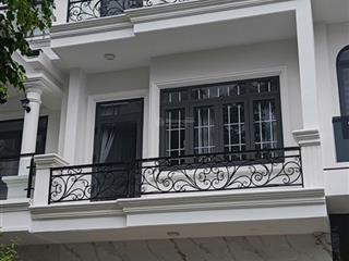 Bán nhà mái thái 3 tầng  sổ hồng riêng