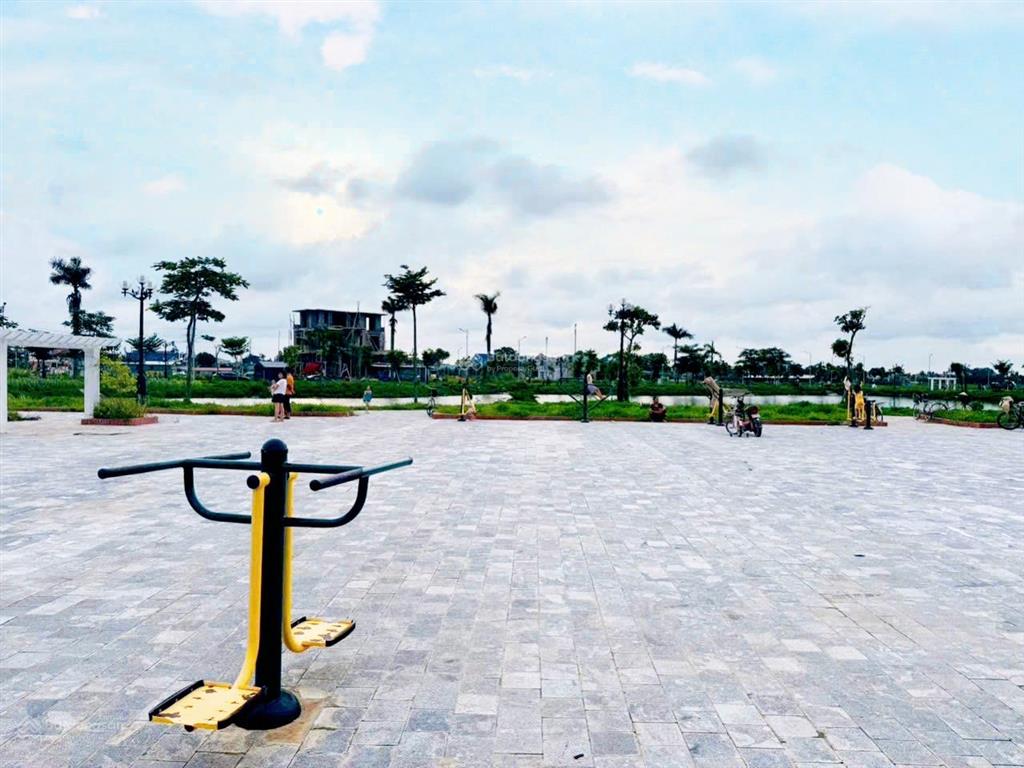 Chính chủ cần bán lô đầu ve lk15 mặt đường thống nhất mb520, r.thông, đông sơn, thanh hoá