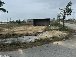 Chính chủ cần bán lô góc giá siêu hời sát sông cổ cò