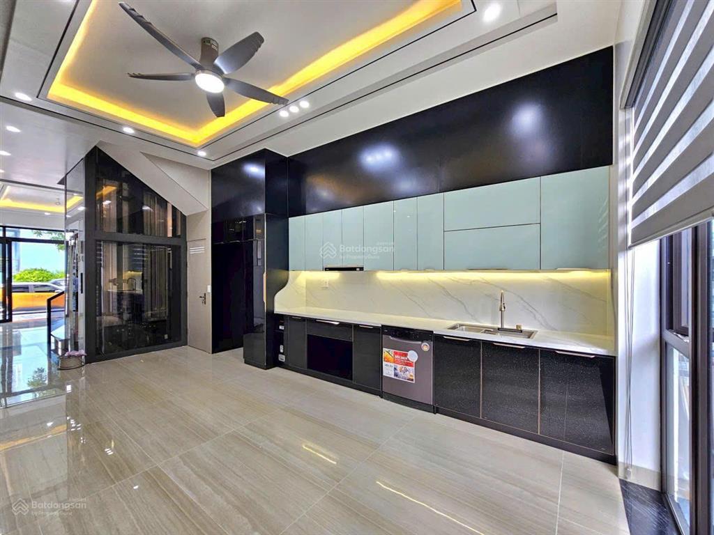 Bán nhà xây mới 5 tầng lê hồng phong  có thang máy