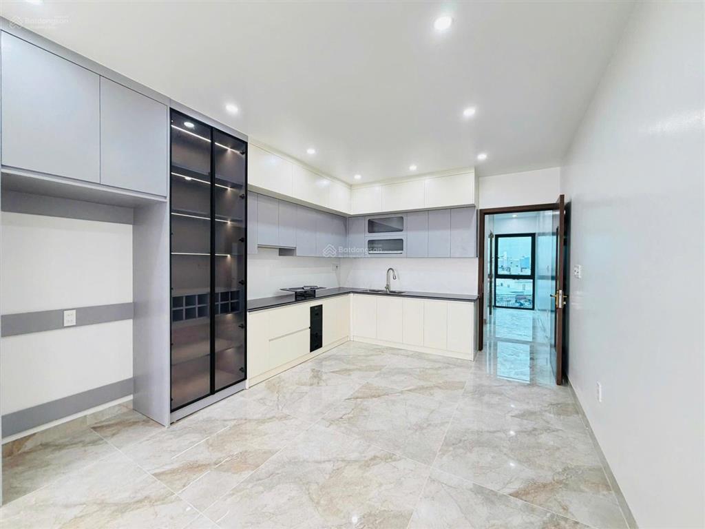 Nhà đẹp giá siêu rẻ  lê hồng phong  thang máy